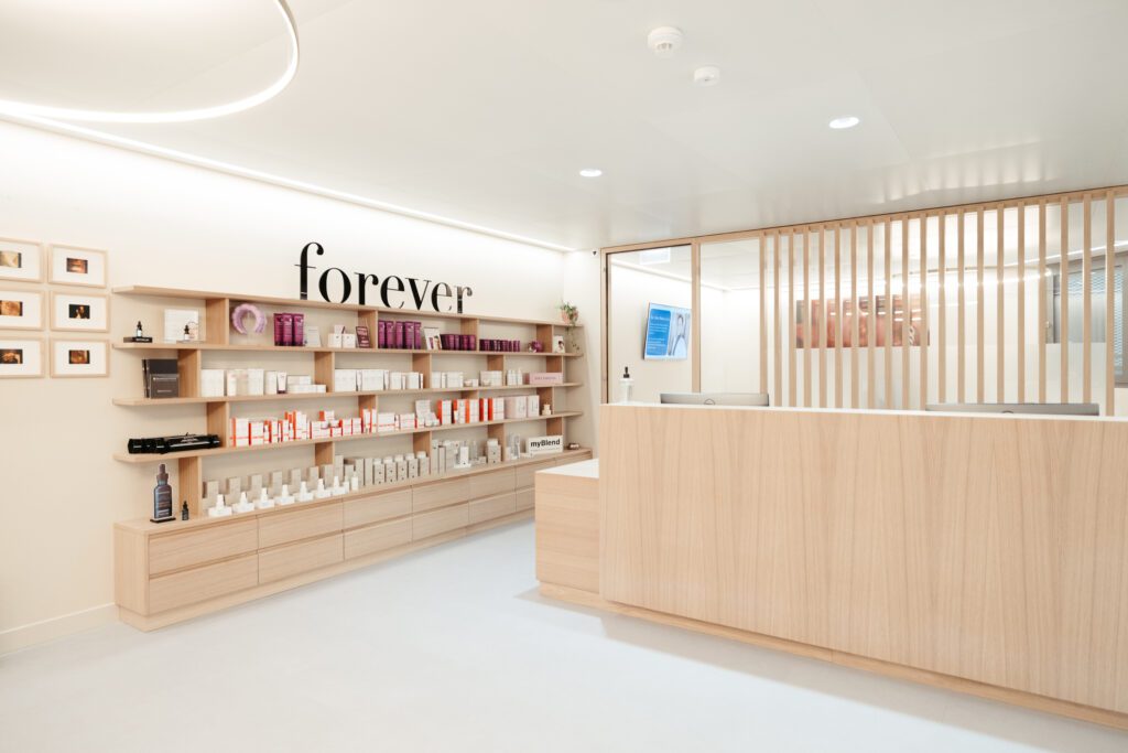 Forever Institut quitte la rue du Rhône et inaugure un nouvel espace quelques rues plus loin, à la rue du Commerce.