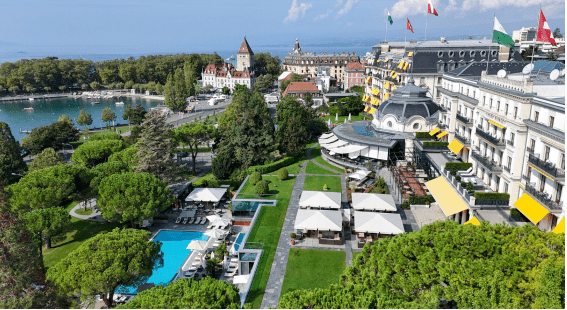 Façade du Beau-Rivage Palace Lausanne au bord du lac Léman en Suisse