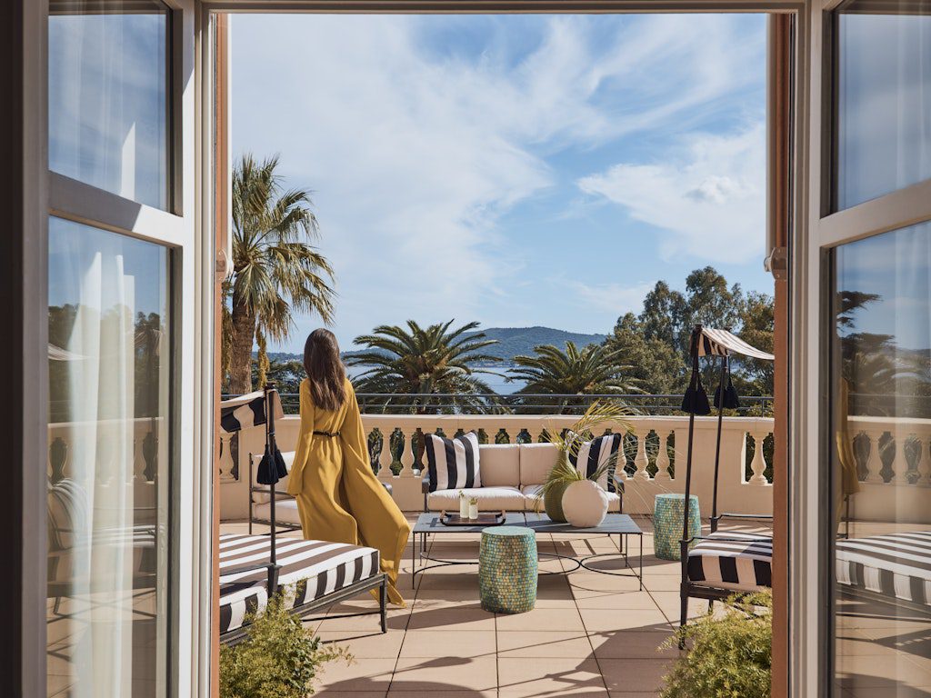 Suite de luxe à l’hôtel COMO Le Beauvallon à Grimaud avec terrasse vue mer