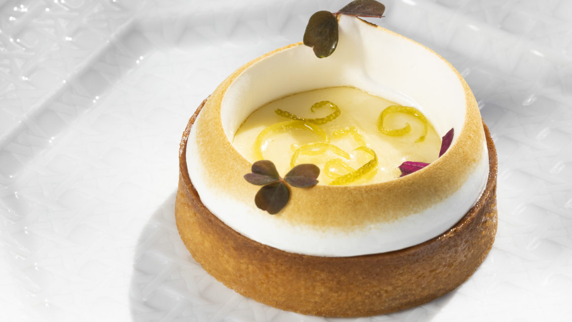 Dior dévoile de nouvelles créations à la pâtisserie 30 Montaigne