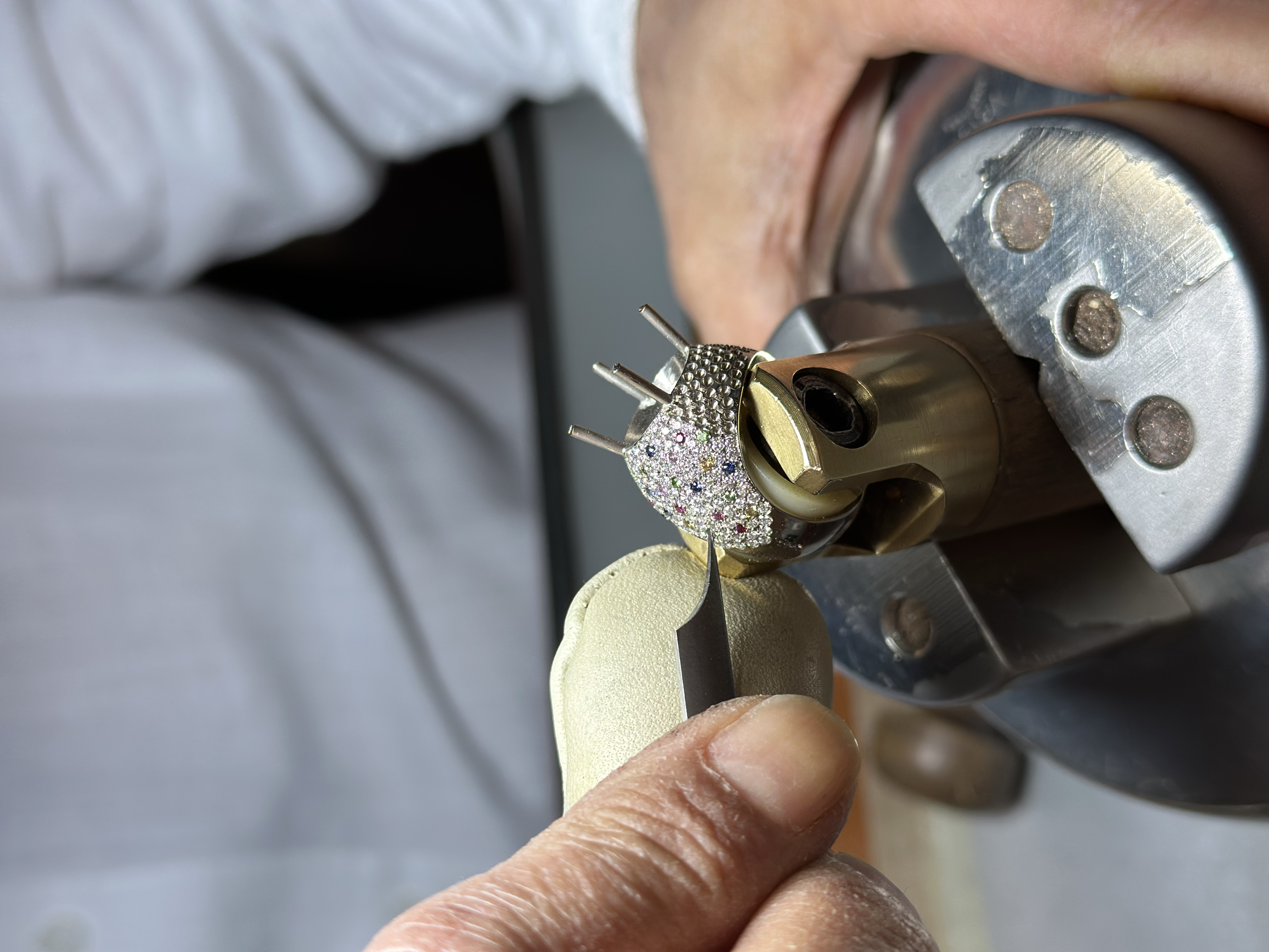 Le sertissage, l’art au service du beau - cote-magazine.ch