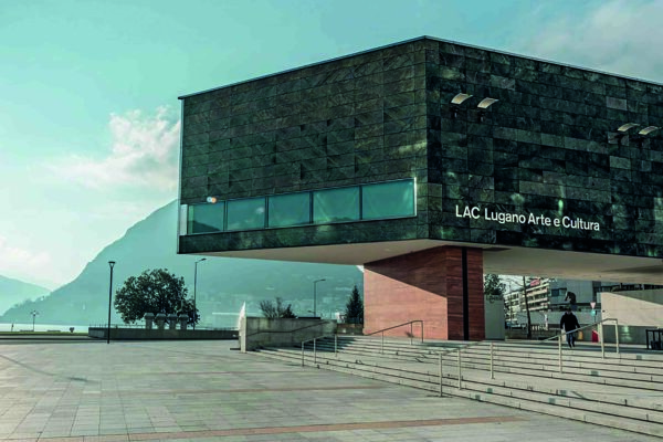 Couleurs, vibrations et mathématiques