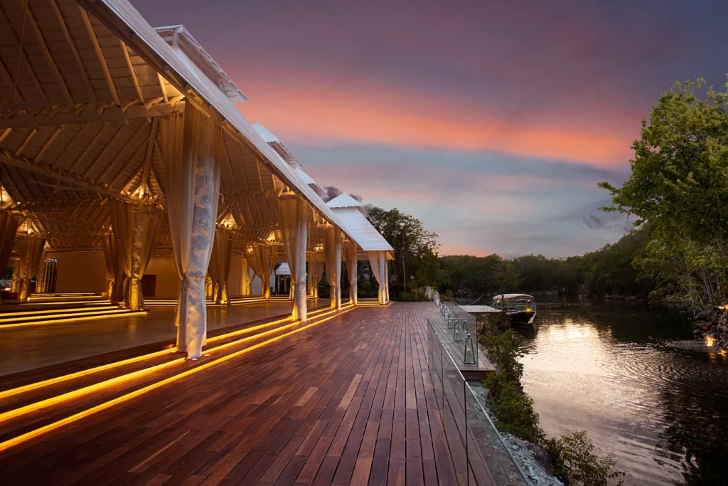 Inspiré des villas asiatiques, Banyan Tree Mayakoba propose une vision exotique du luxe caribéen au coeur de la péninsule du Yucatán.