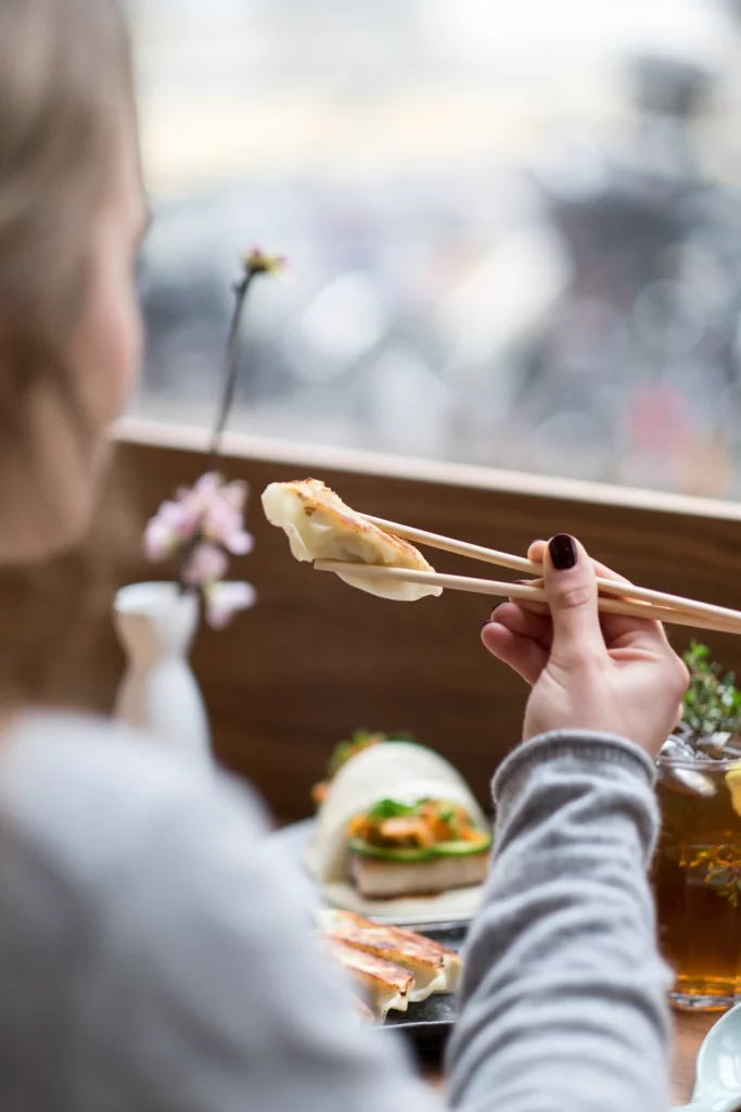 Après avoir séduit Genève et Lausanne, Umamido déploie son art du ramen au cœur de Sion.