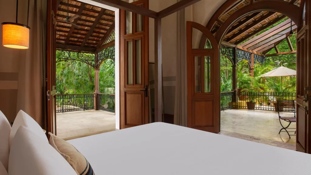 À quelques minutes de Mérida, Hacienda Xcanatún raconte l’âge d’or du sisal, lorsque les grandes plantations façonnaient l’économie du Yucatán.