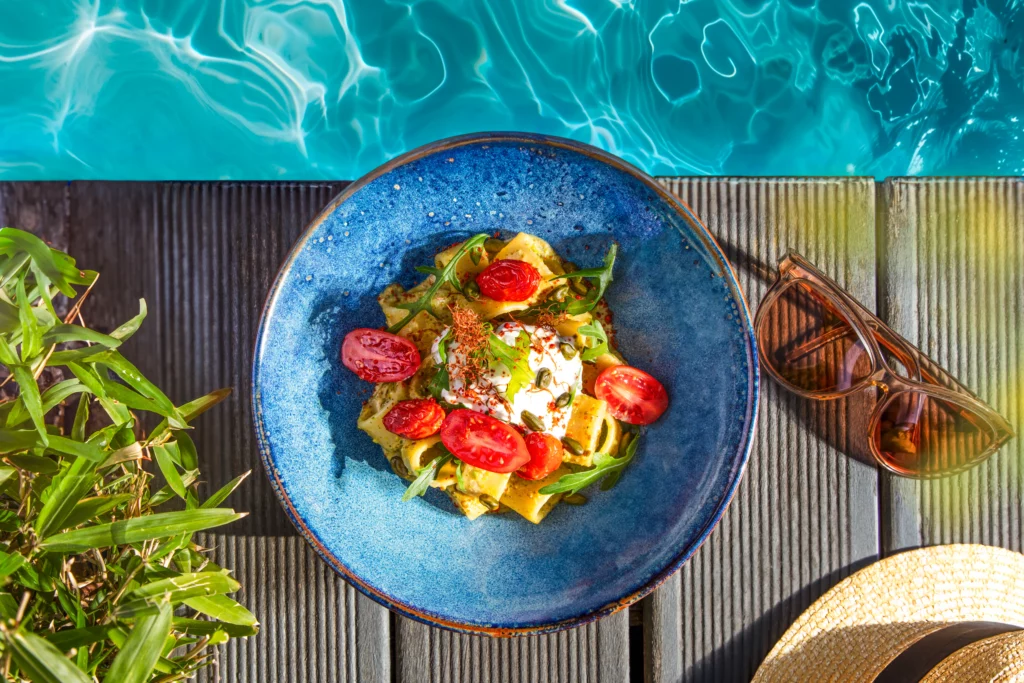 InterContinentale Genève lance sa saison estivale avec la réouverture de sa piscine et de son restaurant le poolside depuis le 1er juin.