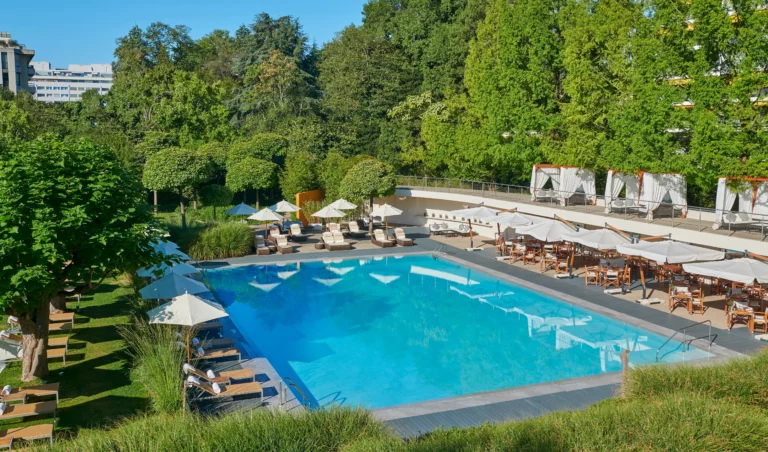 InterContinentale Genève lance sa saison estivale avec la réouverture de sa piscine et de son restaurant le poolside depuis le 1er juin.