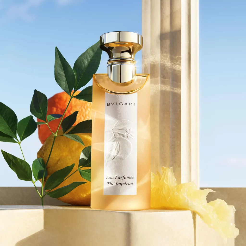 Vanille, agrumes fleurs blanches et notes marines, composent la recette olfactive d’un bel été.