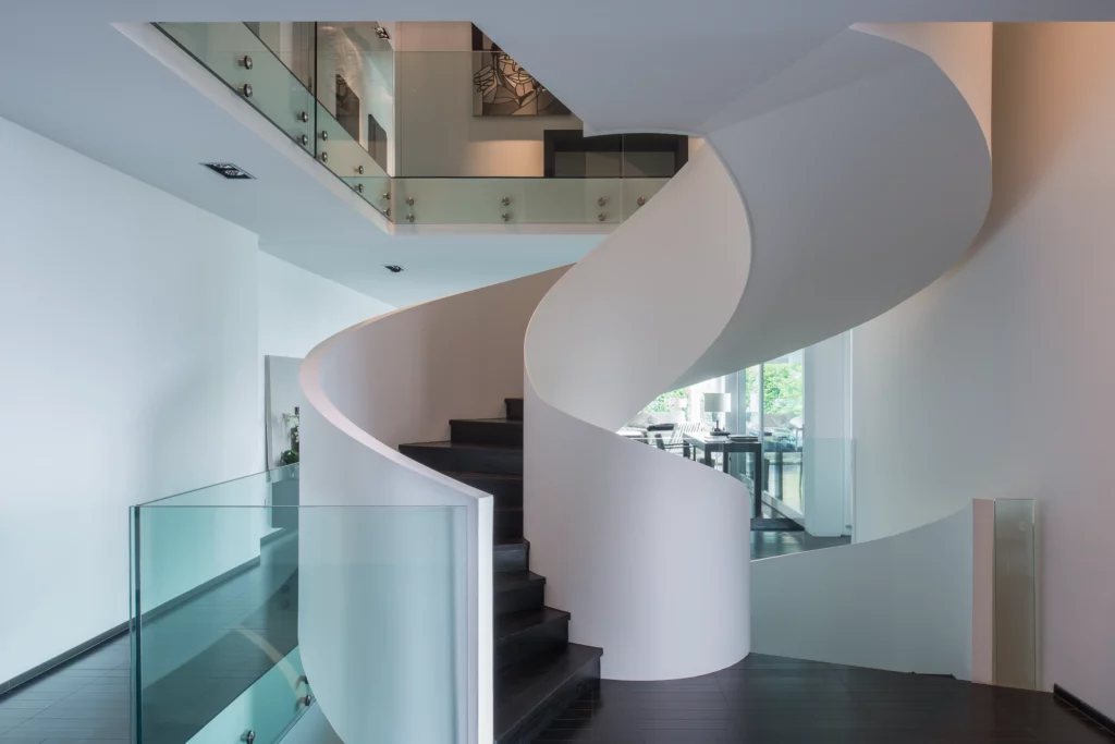 Entre héritage moderne et contemporanéité, Gabriele M. Rossi est l’architecte de l’élégance et de la fonctionnalité. Ses projets incarnent l’intelligence de la sobriété tout en recherchant une réponse formelle au contexte et à la fonction.