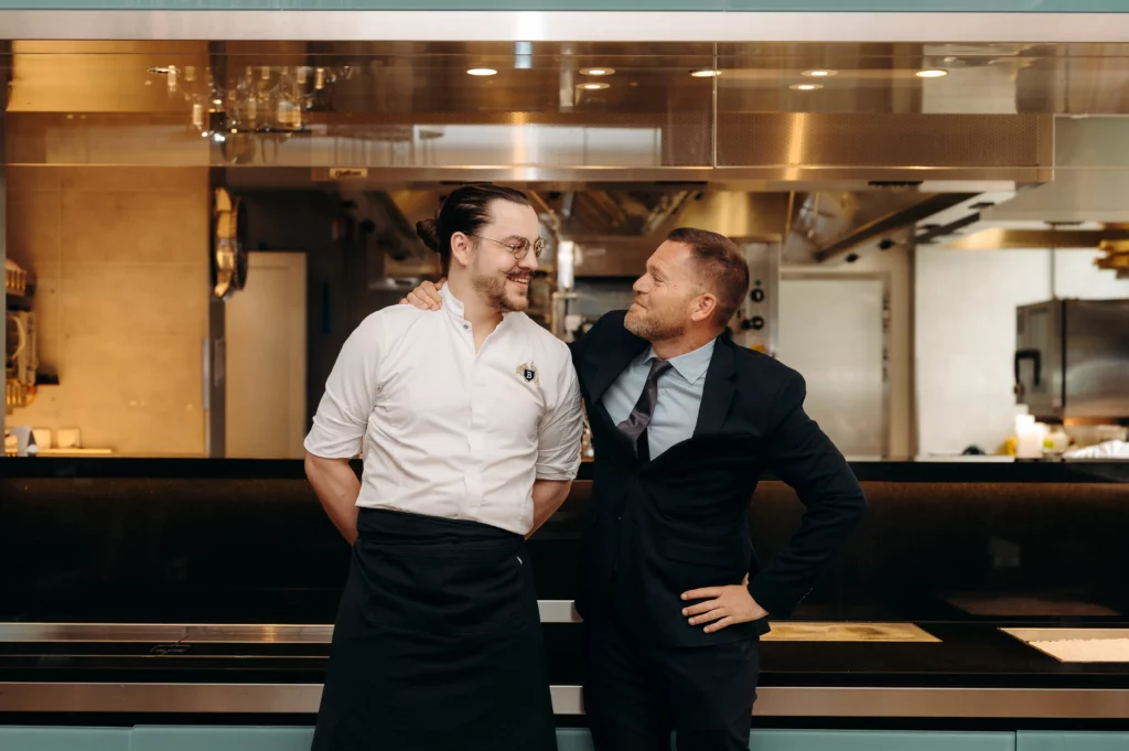 La Brasserie du Royal est portée par une équipe de choc qui affirme l’esprit généreux et gourmand des grandes brasseries, dans un cadre à la fois raffiné et chaleureux.