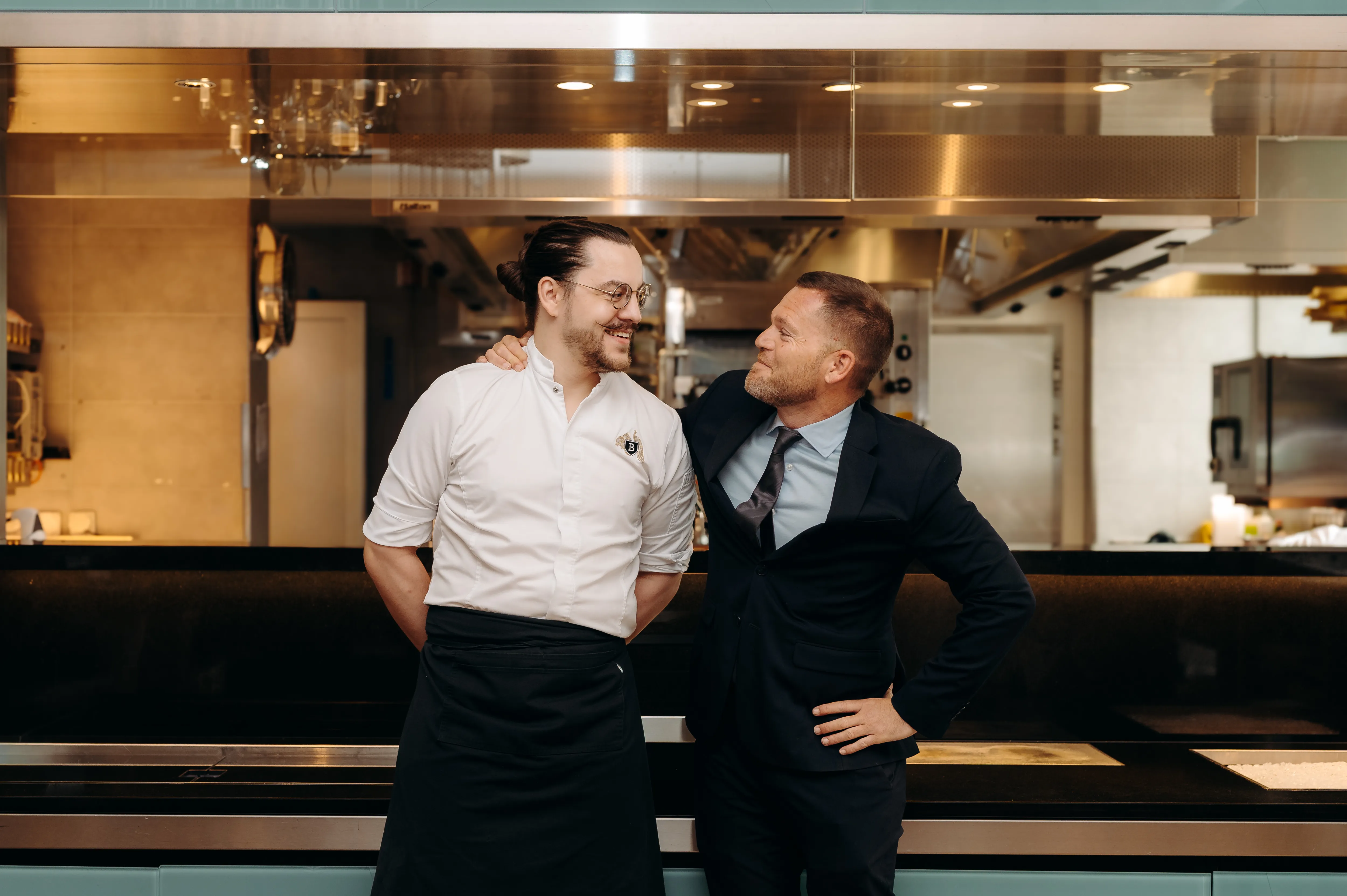 La Brasserie du Royal est portée par une équipe de choc qui affirme l’esprit généreux et gourmand des grandes brasseries, dans un cadre à la fois raffiné et chaleureux.